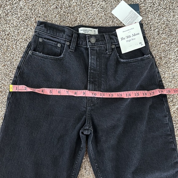 A&F 80’s Mom Jean - Picture 11 of 11
